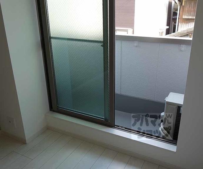 【オーシャンズ西向日】間取