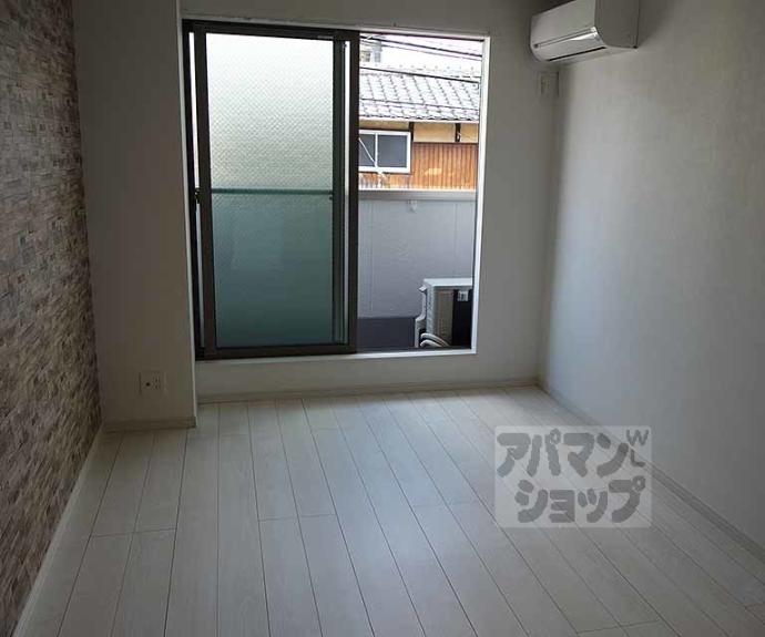 【オーシャンズ西向日】間取