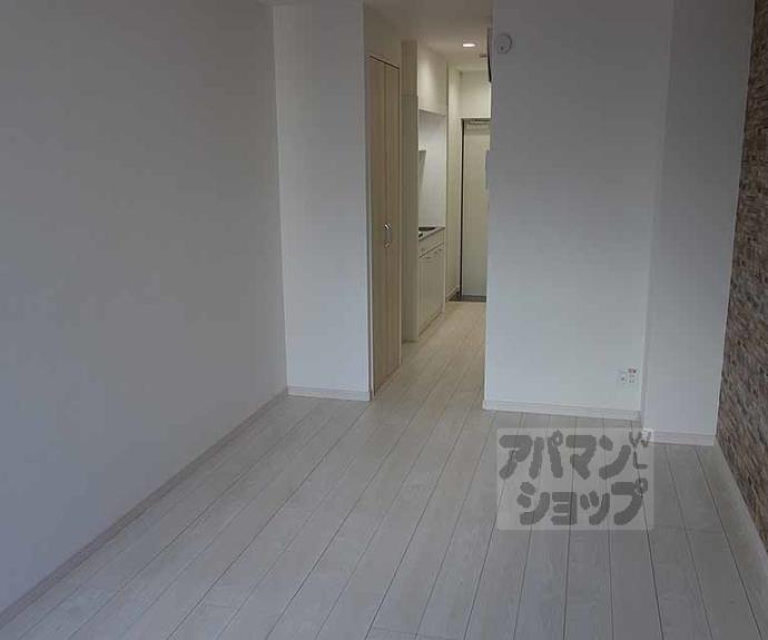 【オーシャンズ西向日】間取