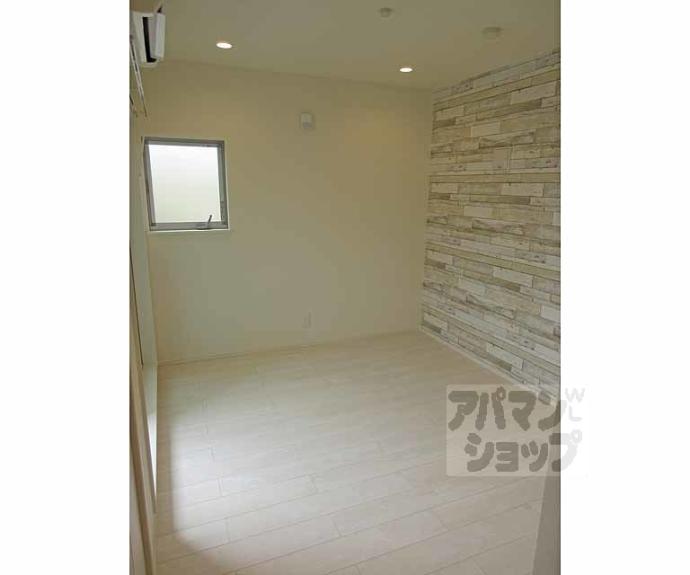 【ハーモニーテラス深草向川原町】間取