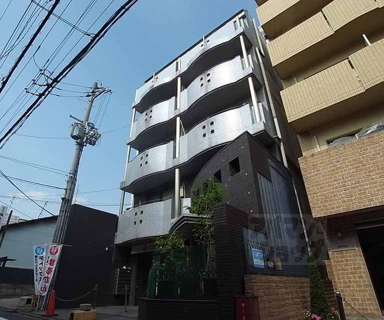 カミュエラ四条