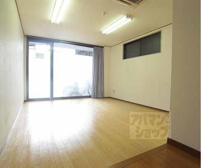 【ハイツ中御門】