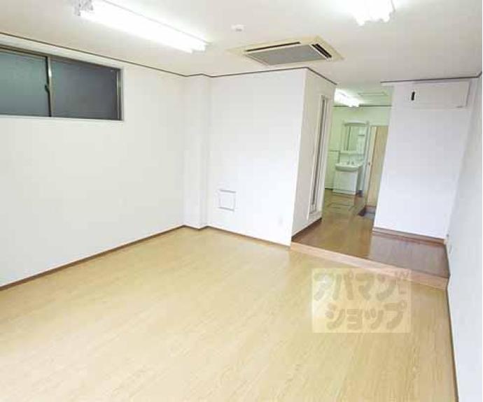 【ハイツ中御門】