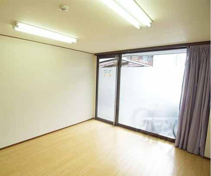 【ハイツ中御門】