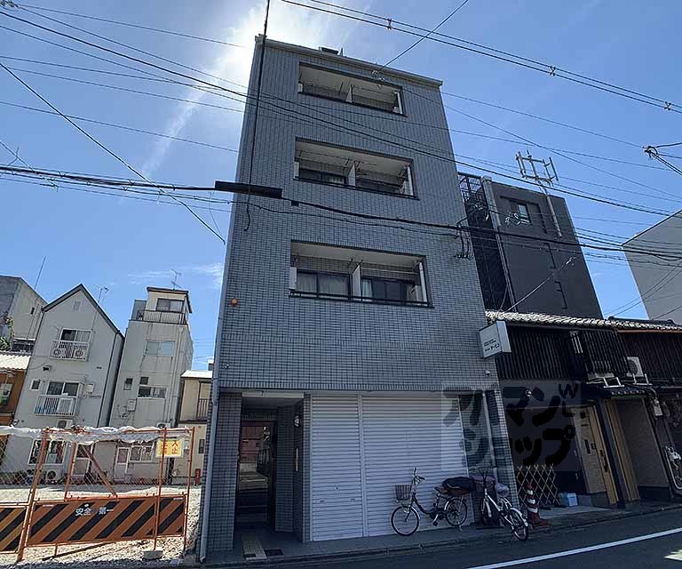 アーモンビル