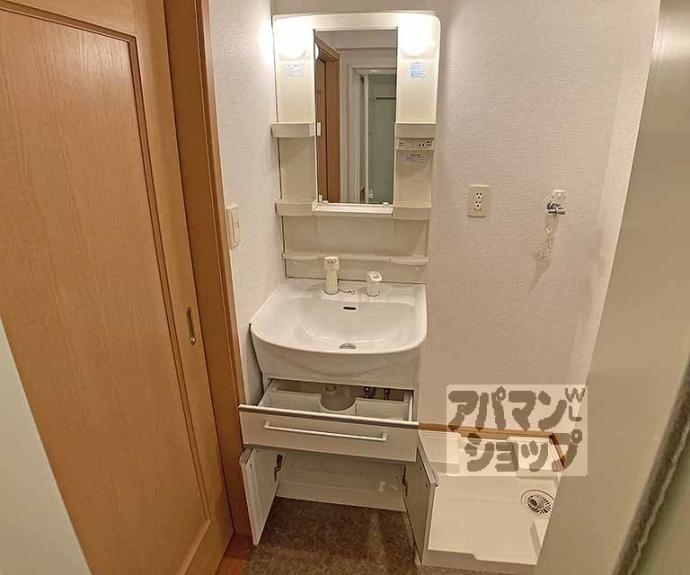 【コンフォレスト三条】間取