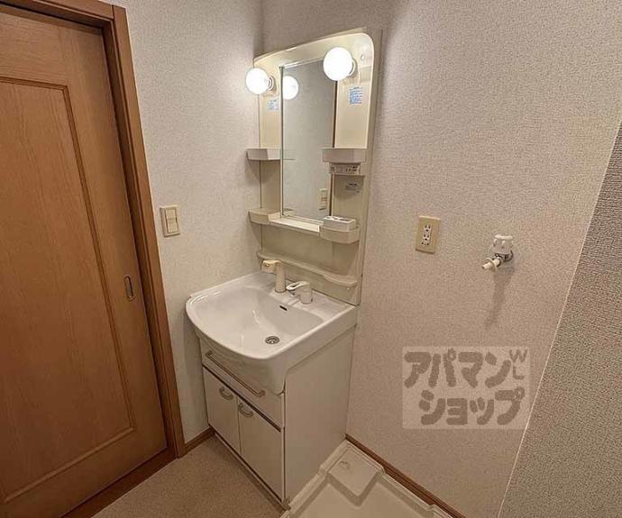 【コンフォレスト三条】間取