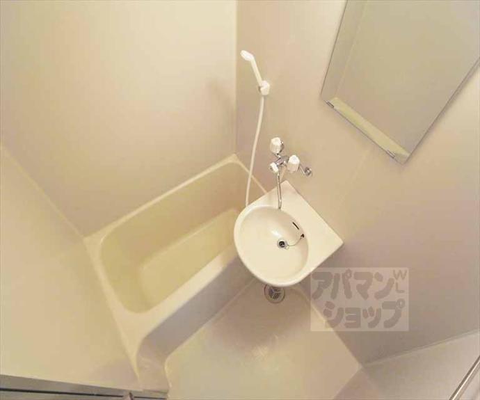 【ヴィラ六基】間取