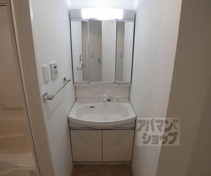 【ＳＩＬＫ　ＨＯＵＳＥとなみ　２号館】間取