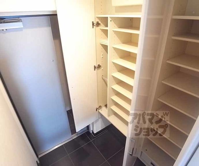 【サーパスシティ西院日照町】間取