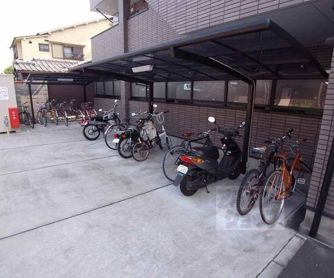 【アンプルールフェールデルニエ嵯峨ノ段町】間取
