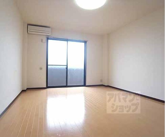 【アンプルールフェールデルニエ嵯峨ノ段町】間取