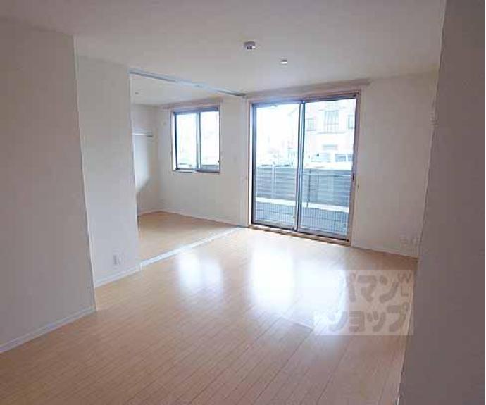 【シャーメゾン高新・嵯峨野】間取