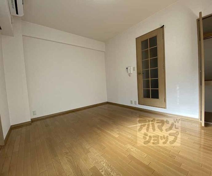 【エレガンス西院】間取