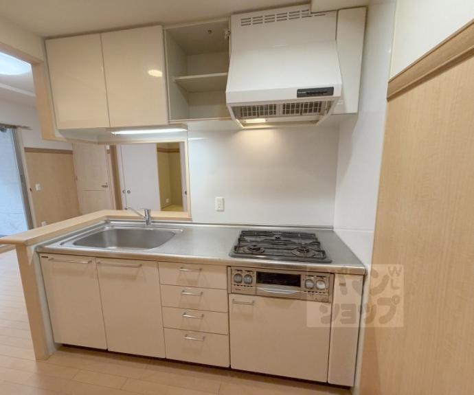 【パインフィールド西院】間取