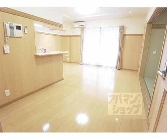 【パインフィールド西院】間取