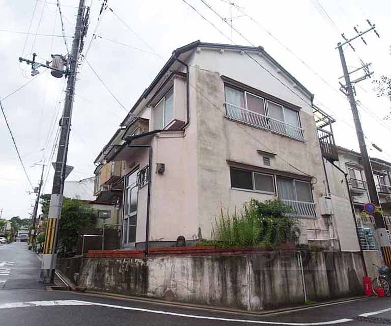 吉田神楽岡町貸家