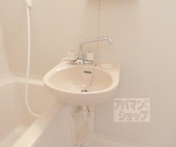 【Ａ．Ｐ．Ｔ．ＢＲＥＥＺＥ】間取