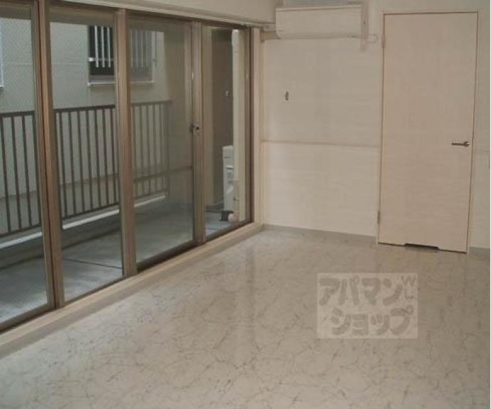 【シュシュパルク六条院】間取