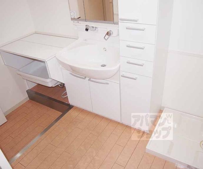 【シュシュパルク六条院】間取