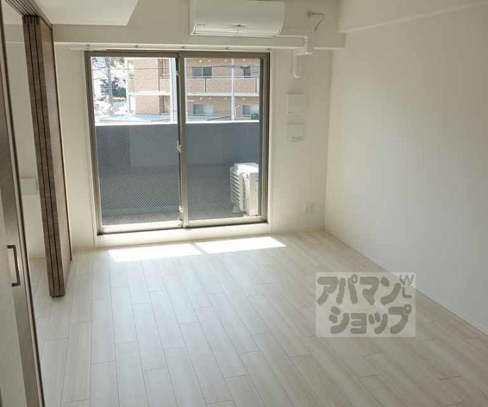 【クリスタルグランツ京都西大路】間取