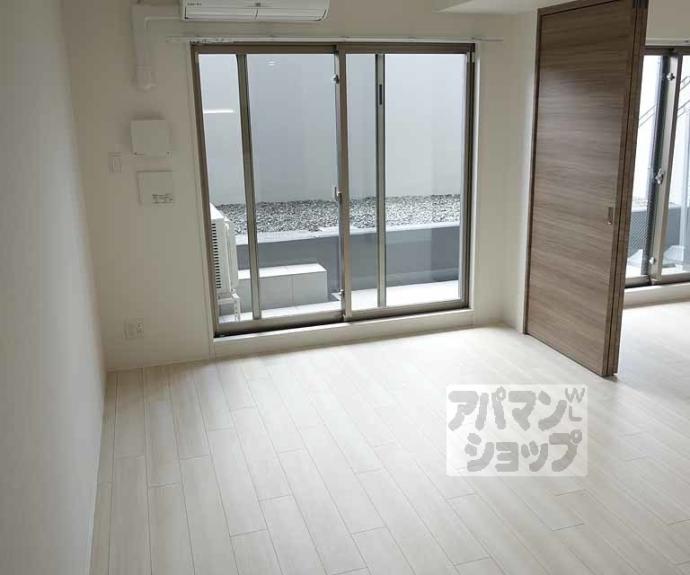 【クリスタルグランツ京都西大路】間取