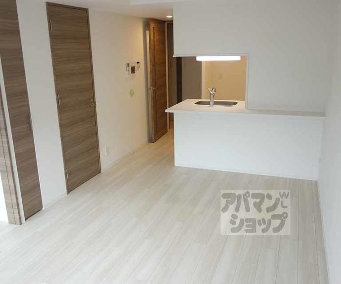 【クリスタルグランツ京都西大路】間取