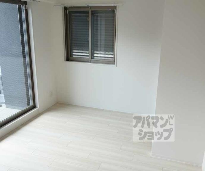 【クリスタルグランツ京都西大路】間取