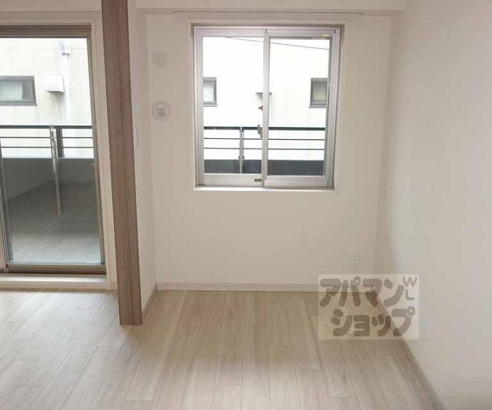 【プレサンスロジェ京都西大路】間取