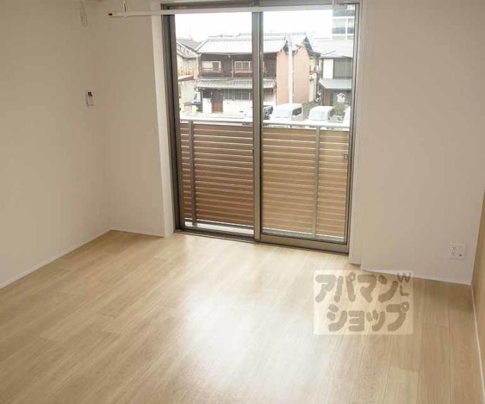 【新コゥジィーコート烏丸】間取