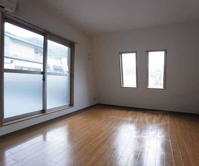 【エリーフラッツ嵐山】間取