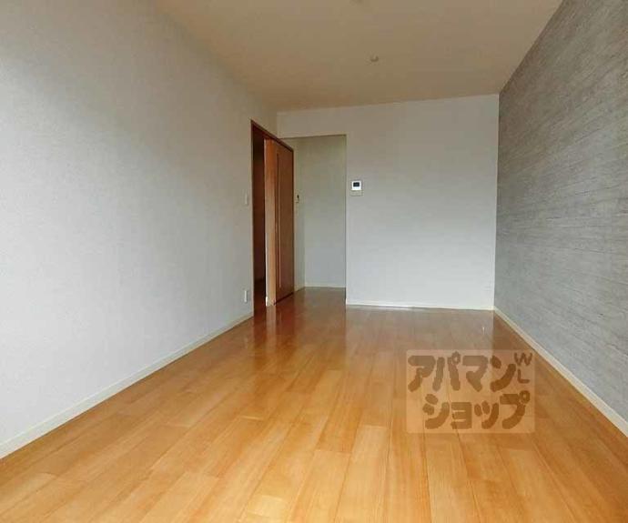 【シャーメゾン嵯峨】間取