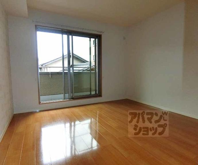 【シャーメゾン嵯峨】間取