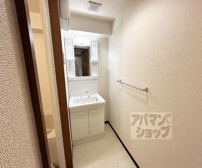 【グランレブリー室町六角】間取