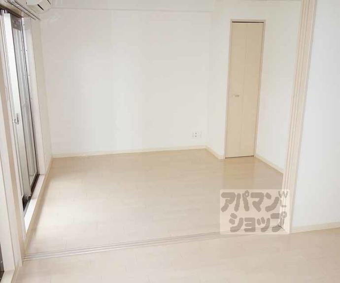 【アンダンテ烏丸七条】間取