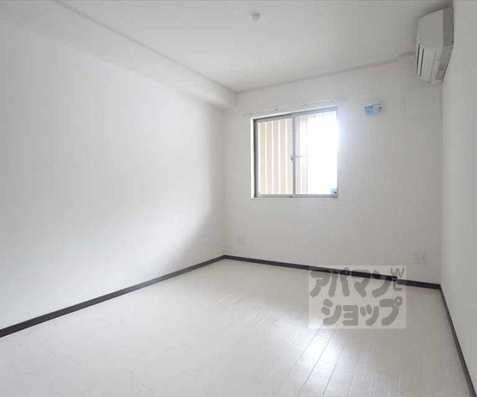 【オカイラ（ＯＣＡＩＬＬＡ）】間取