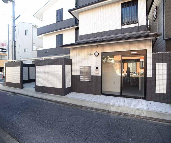 【グランレブリー御所西】間取