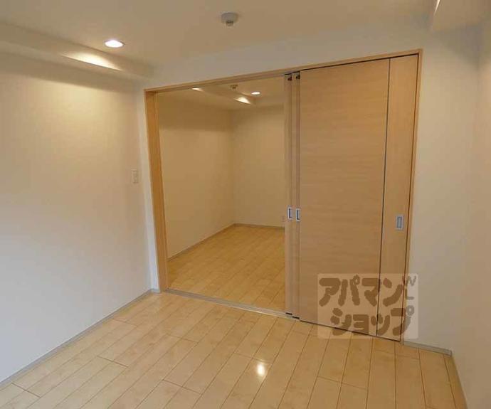 【仁和寺街道六軒町西入四番町マンション】間取