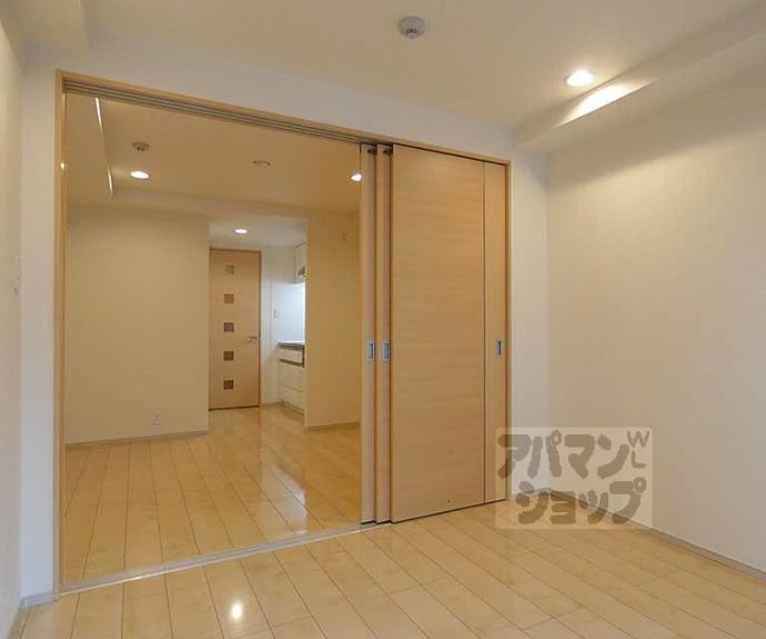 【仁和寺街道六軒町西入四番町マンション】間取