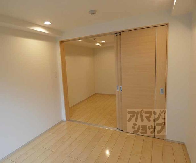 【仁和寺街道六軒町西入四番町マンション】間取