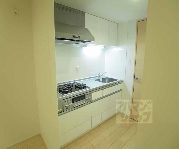 【仁和寺街道六軒町西入四番町マンション】間取