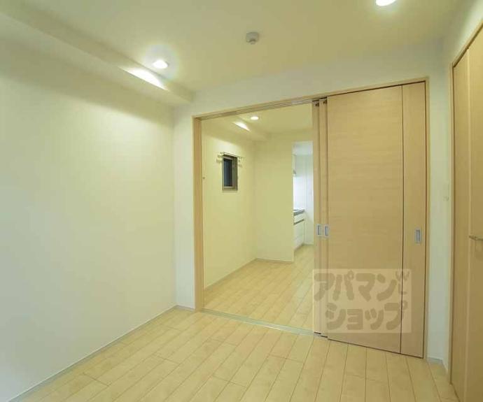 【仁和寺街道六軒町西入四番町マンション】間取