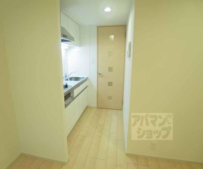 【仁和寺街道六軒町西入四番町マンション】間取