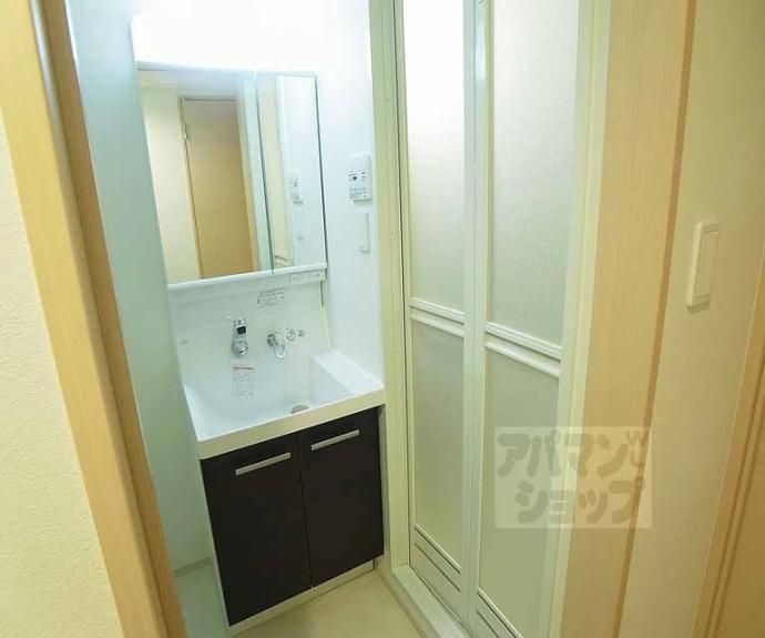 【仁和寺街道六軒町西入四番町マンション】間取