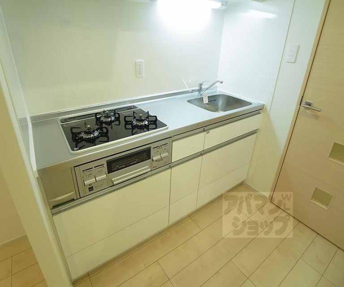 【仁和寺街道六軒町西入四番町マンション】間取