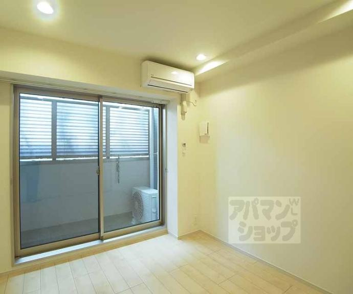 【仁和寺街道六軒町西入四番町マンション】間取