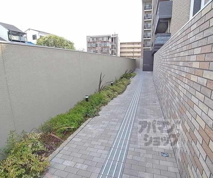 【プレサンスロジェ太秦天神川】間取