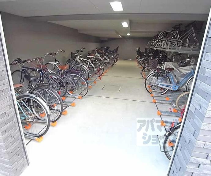 【プレサンスロジェ太秦天神川】間取