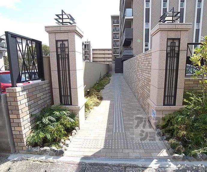 【プレサンスロジェ太秦天神川】間取