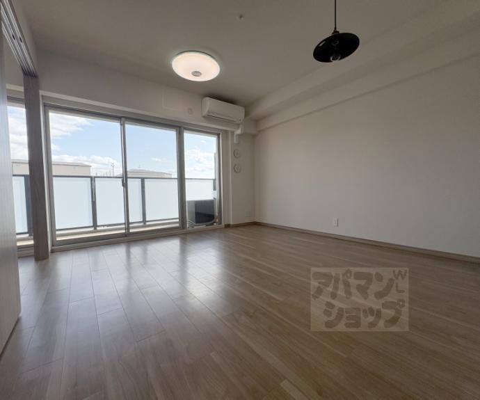 【プレサンスロジェ太秦天神川】間取